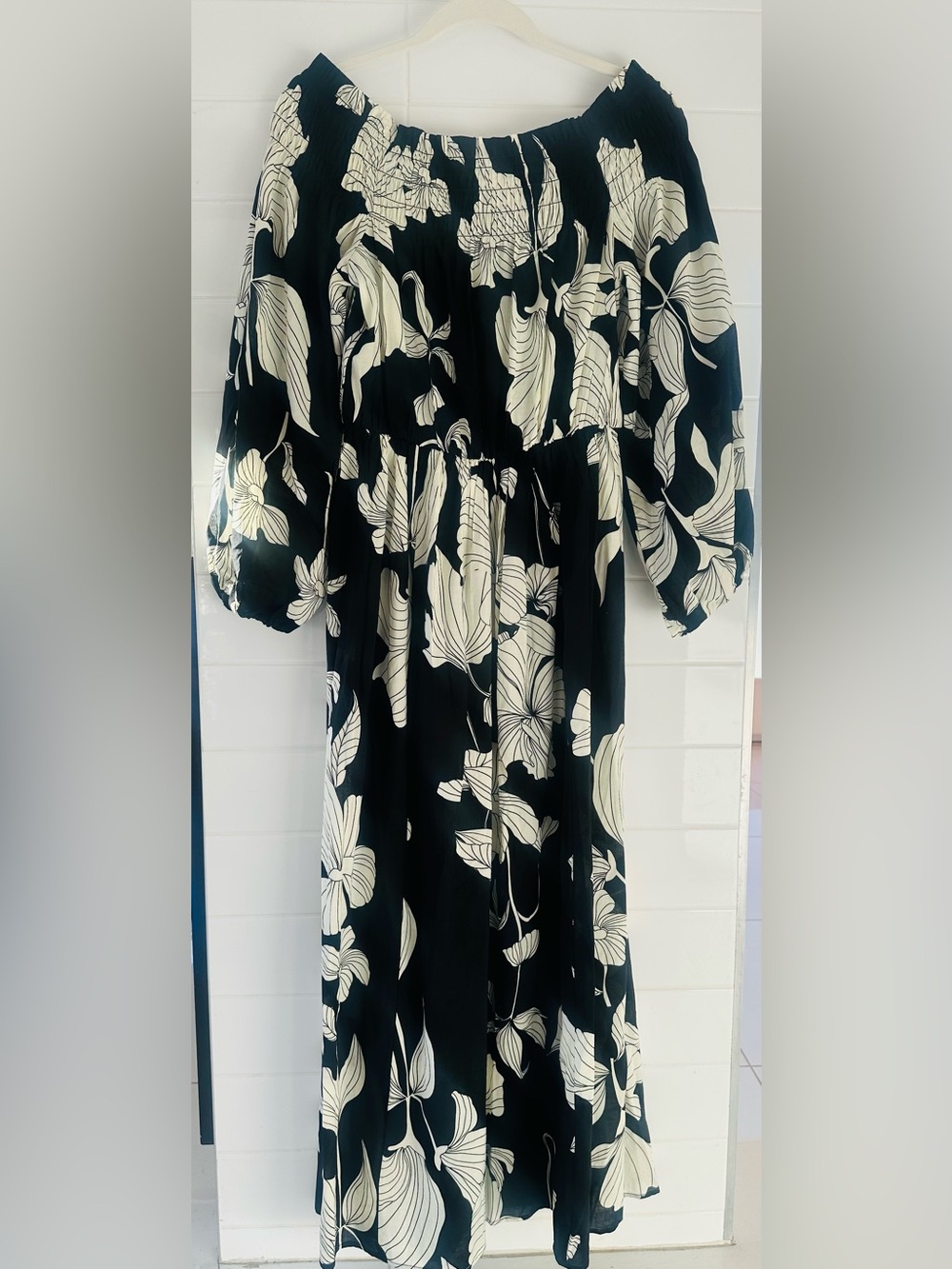 H&M Black Off-Shoulder Floral Maxi Dress with White Leaf Print - Picture 8 of 9